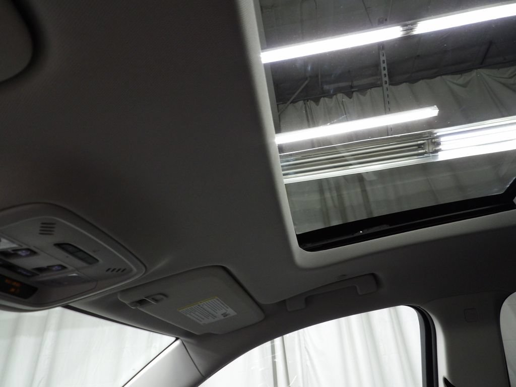 Used 2021 Chevrolet Traverse RS w/ LPO, Floor Liner Package AWD/4WD image 33