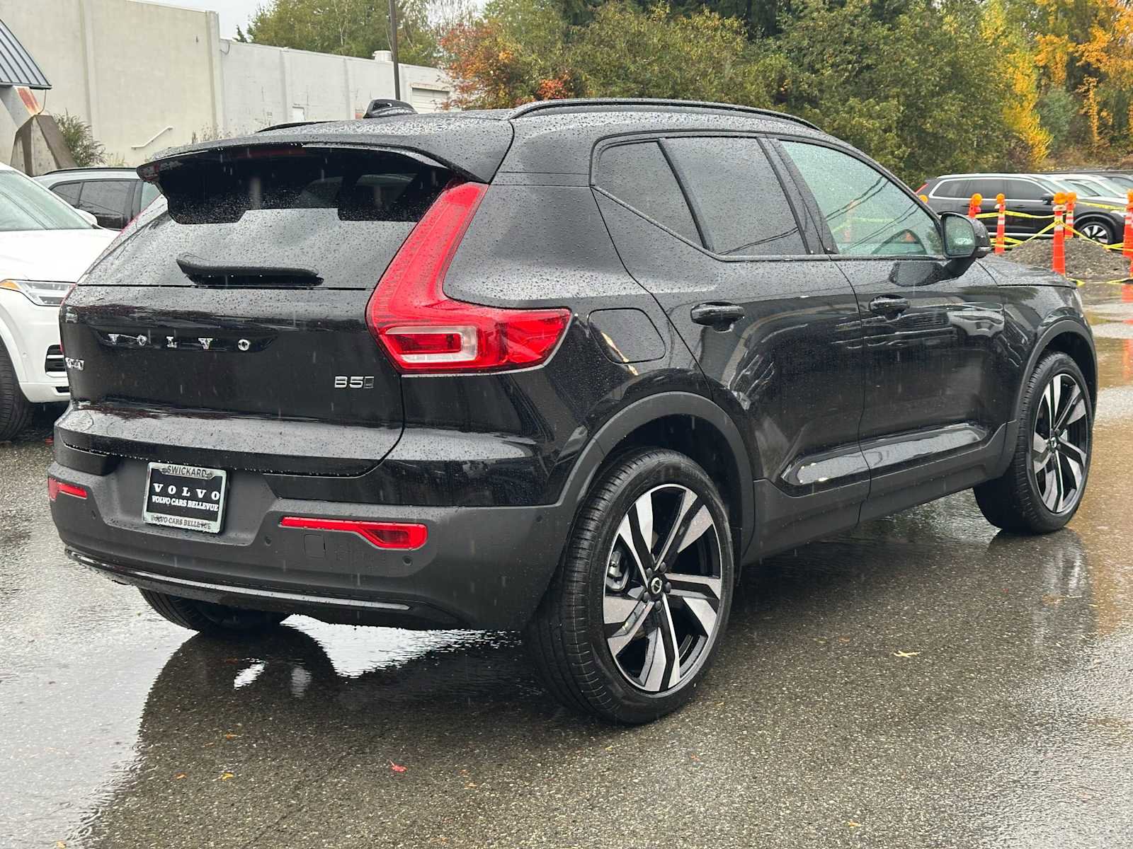 New 2026 Volvo XC40 B5 Plus w/ Climate Package image 4