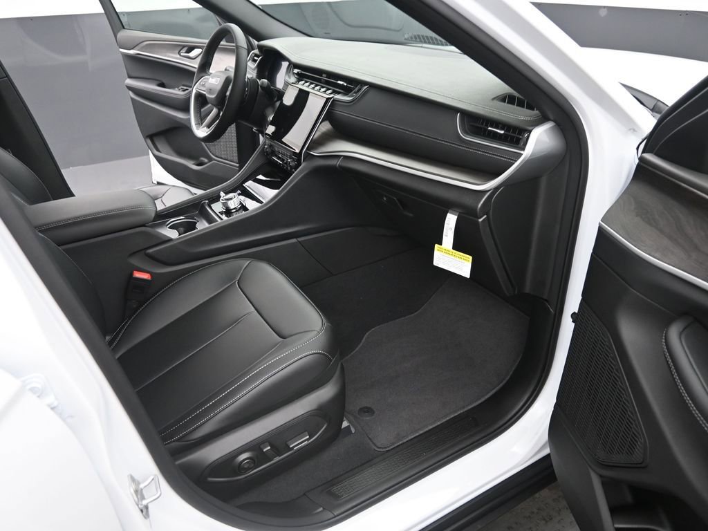 New 2025 Jeep Grand Cherokee L Limited image 19