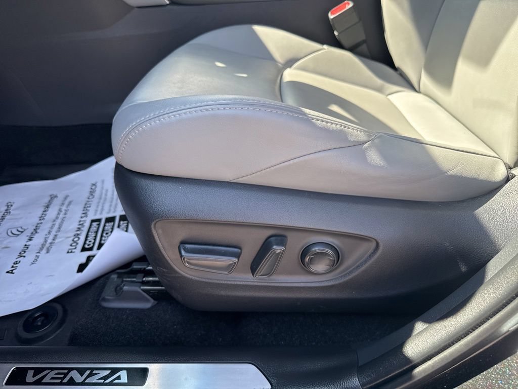 Certified 2022 Toyota Venza XLE AWD/4WD image 37