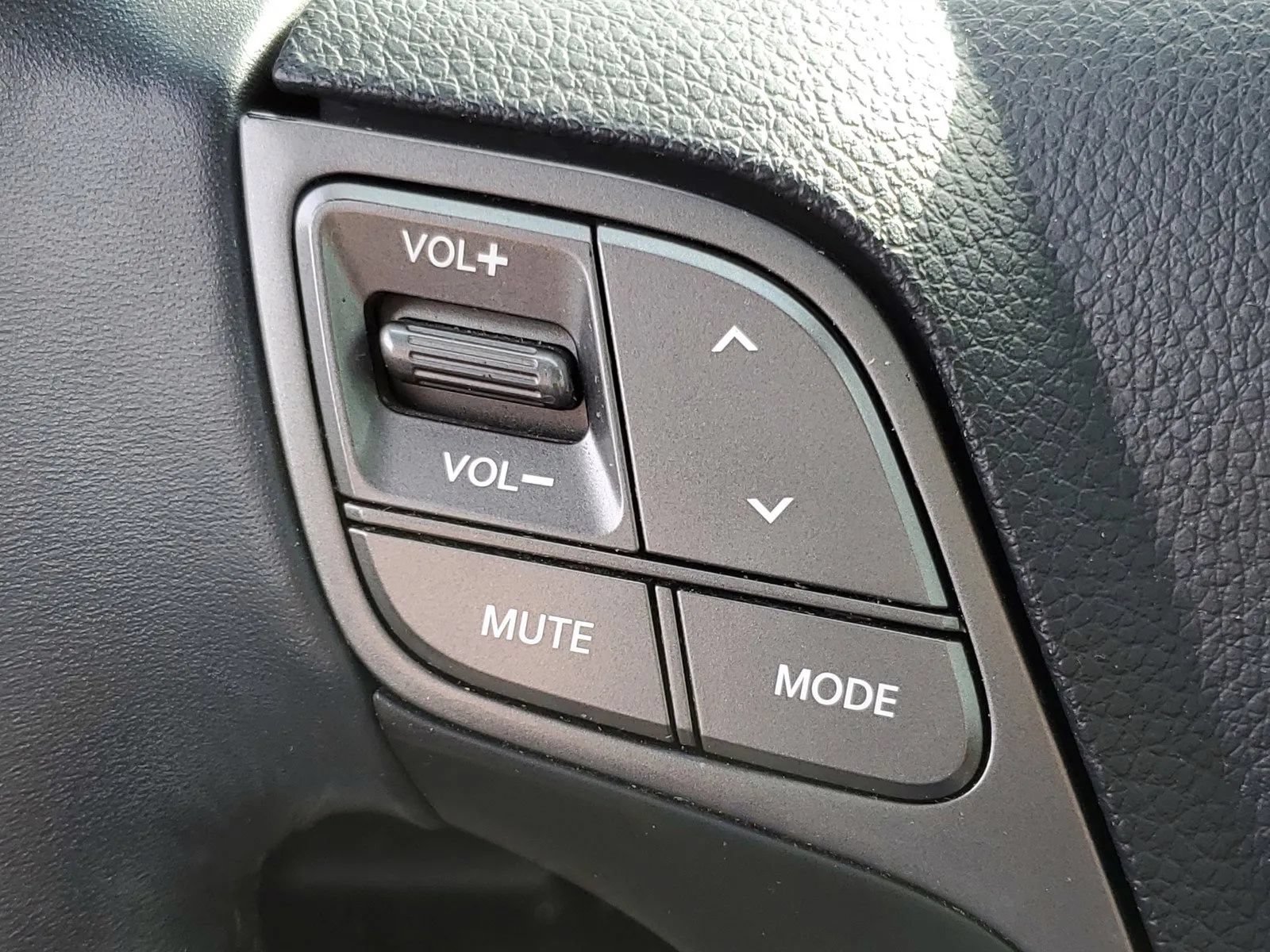 Used 2017 Hyundai Santa Fe FWD image 30