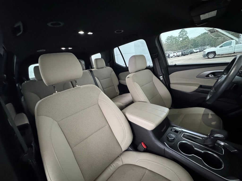 Used 2022 Chevrolet Traverse LS image 18