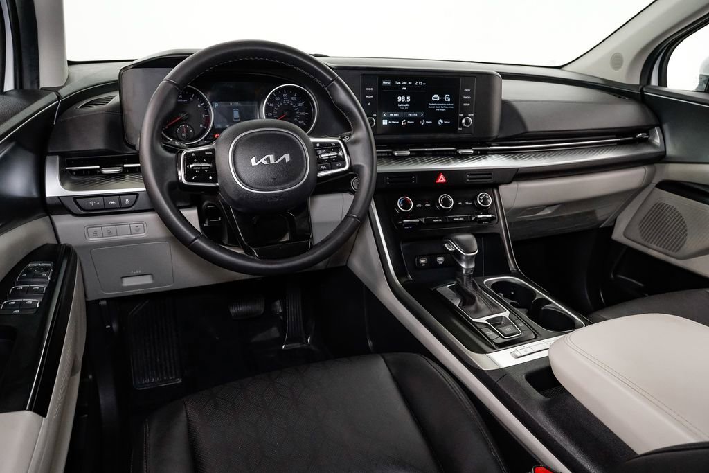 Certified 2024 Kia Carnival LX image 6
