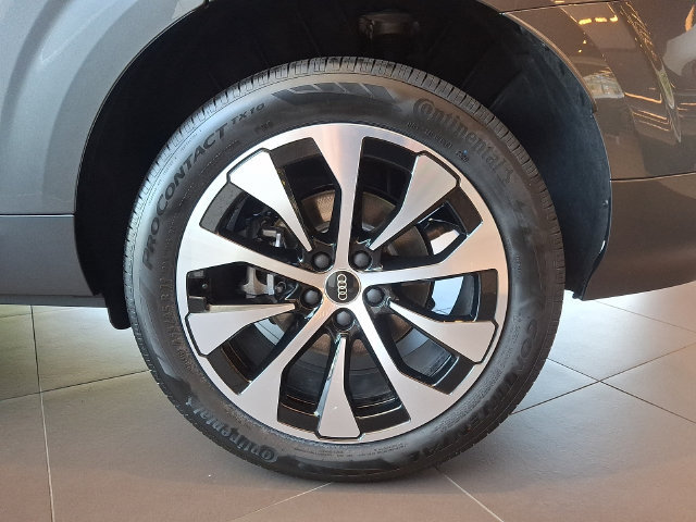 New 2026 Audi Q3 quattro 2.0T AWD/4WD image 5