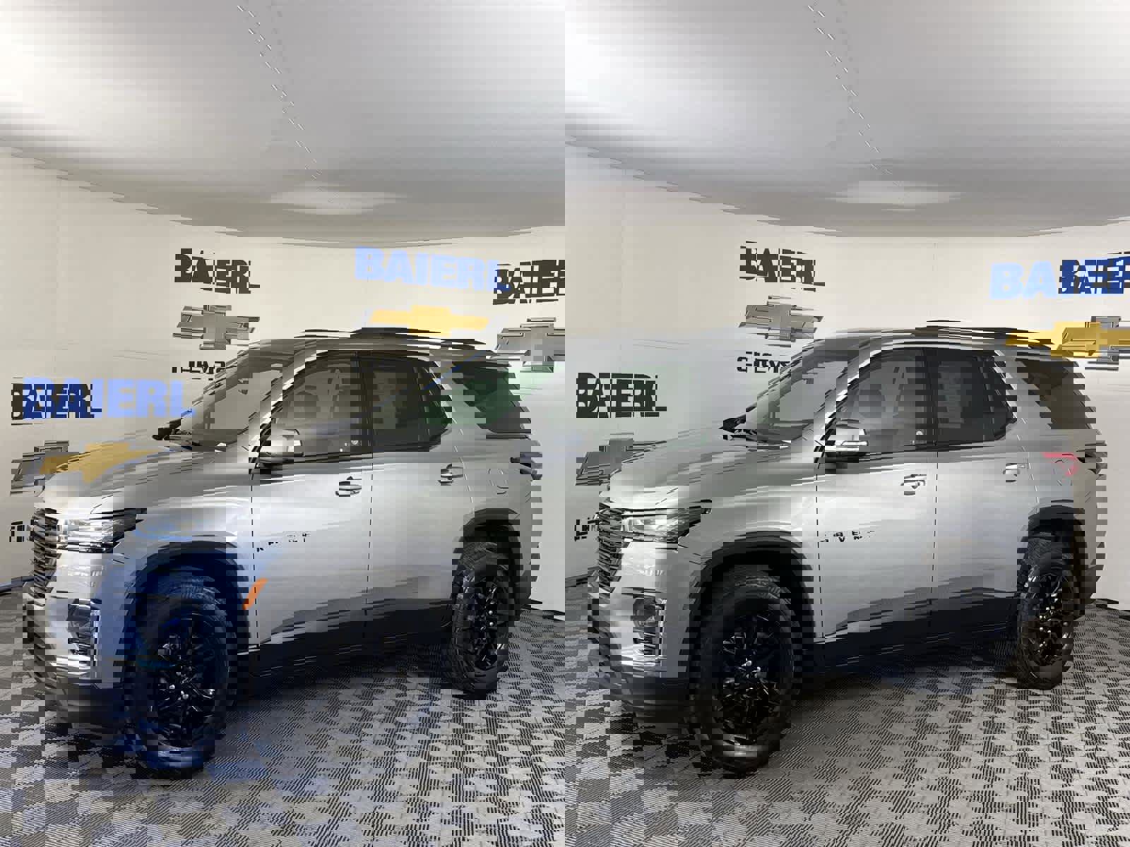 Used 2023 Chevrolet Traverse LT w/ Midnight/Sport Edition image 2