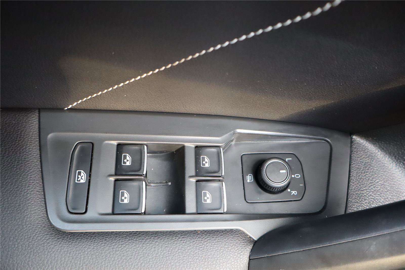 Certified 2024 Volkswagen Tiguan SE FWD image 14