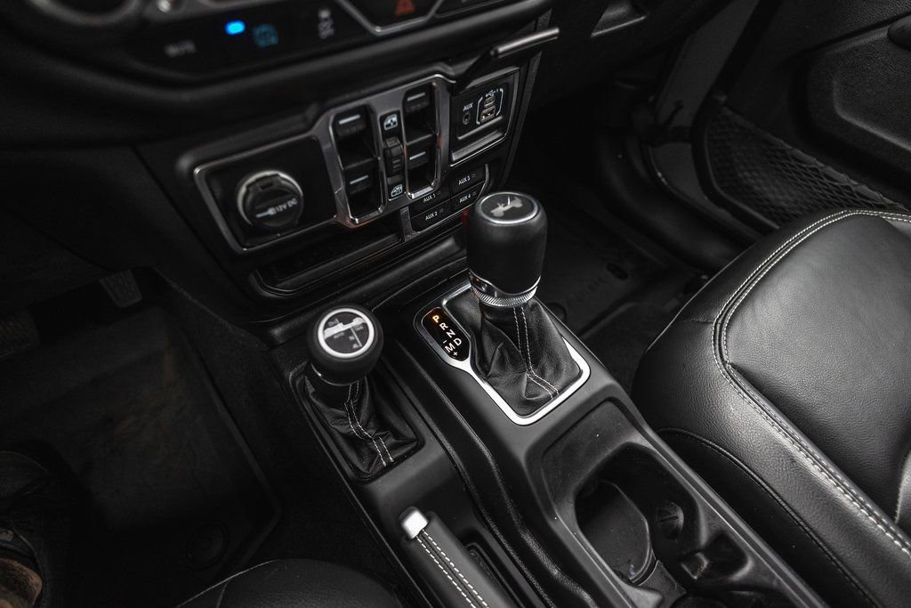 Used 2022 Jeep Wrangler Unlimited Sahara w/ Cold Weather Group image 19