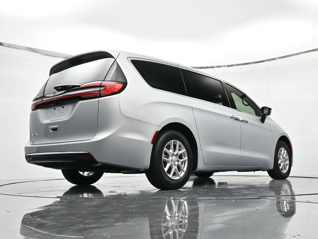 New 2026 Chrysler Pacifica Select FWD image 37