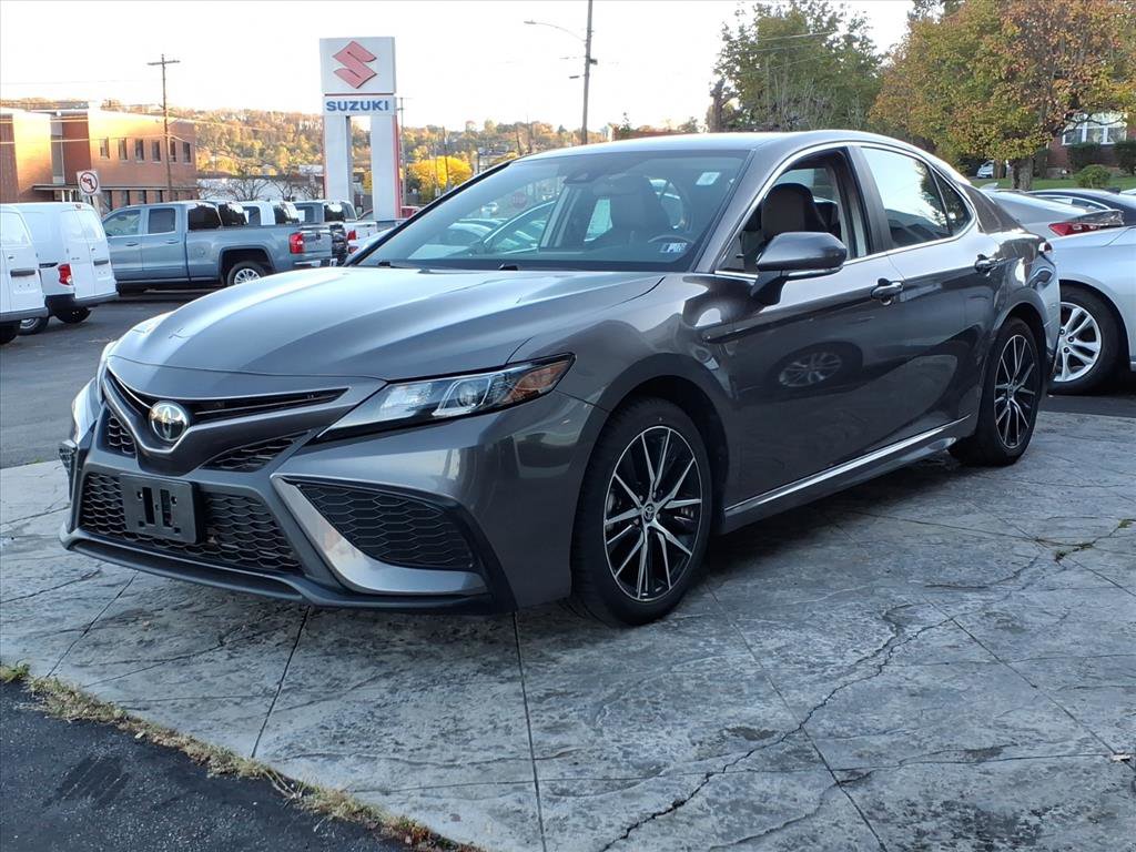 Used 2024 Toyota Camry SE image 5