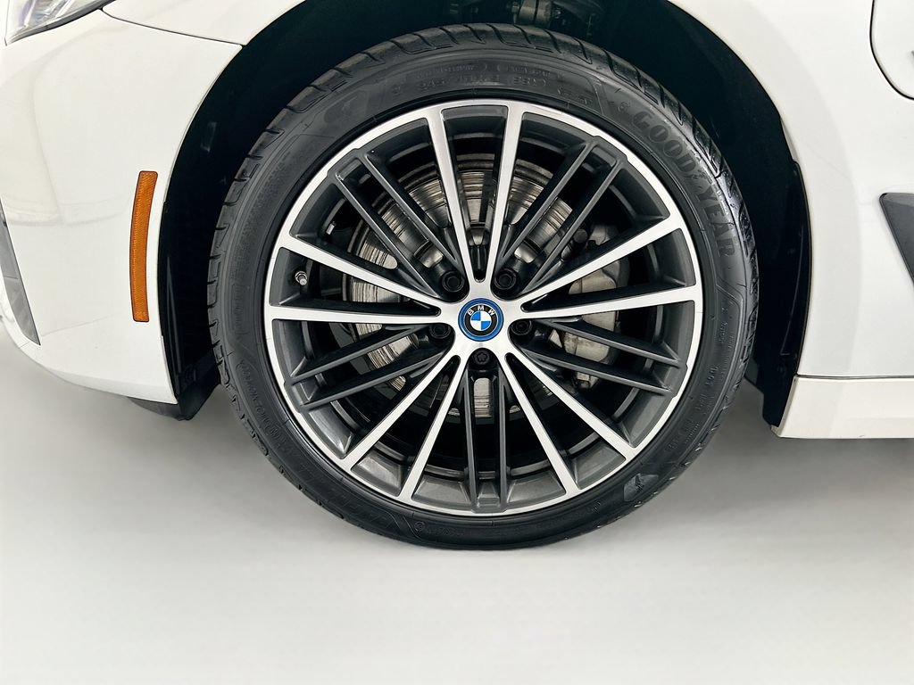 Certified 2023 BMW 530e w/ Premium Package RWD image 29