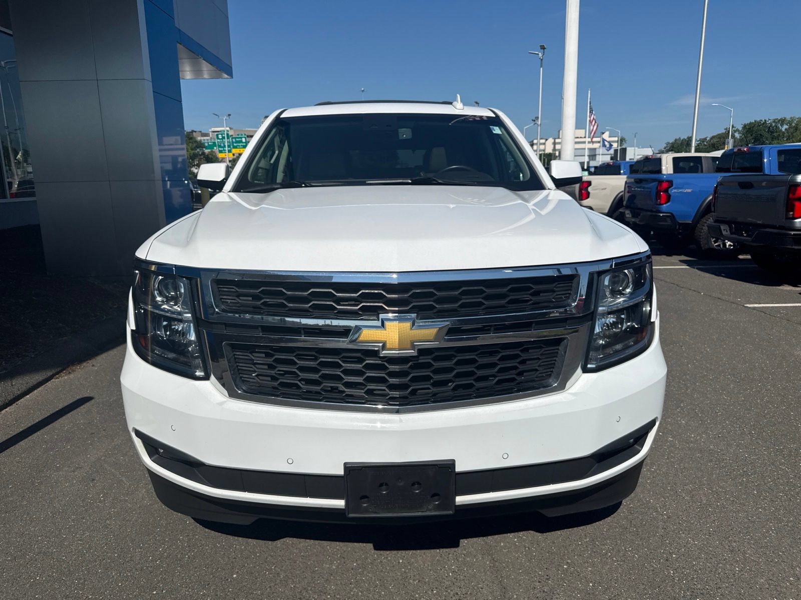 Used 2019 Chevrolet Tahoe LT w/ Luxury Package AWD/4WD image 3