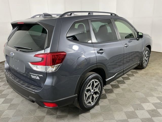 Used 2023 Subaru Forester Premium image 7