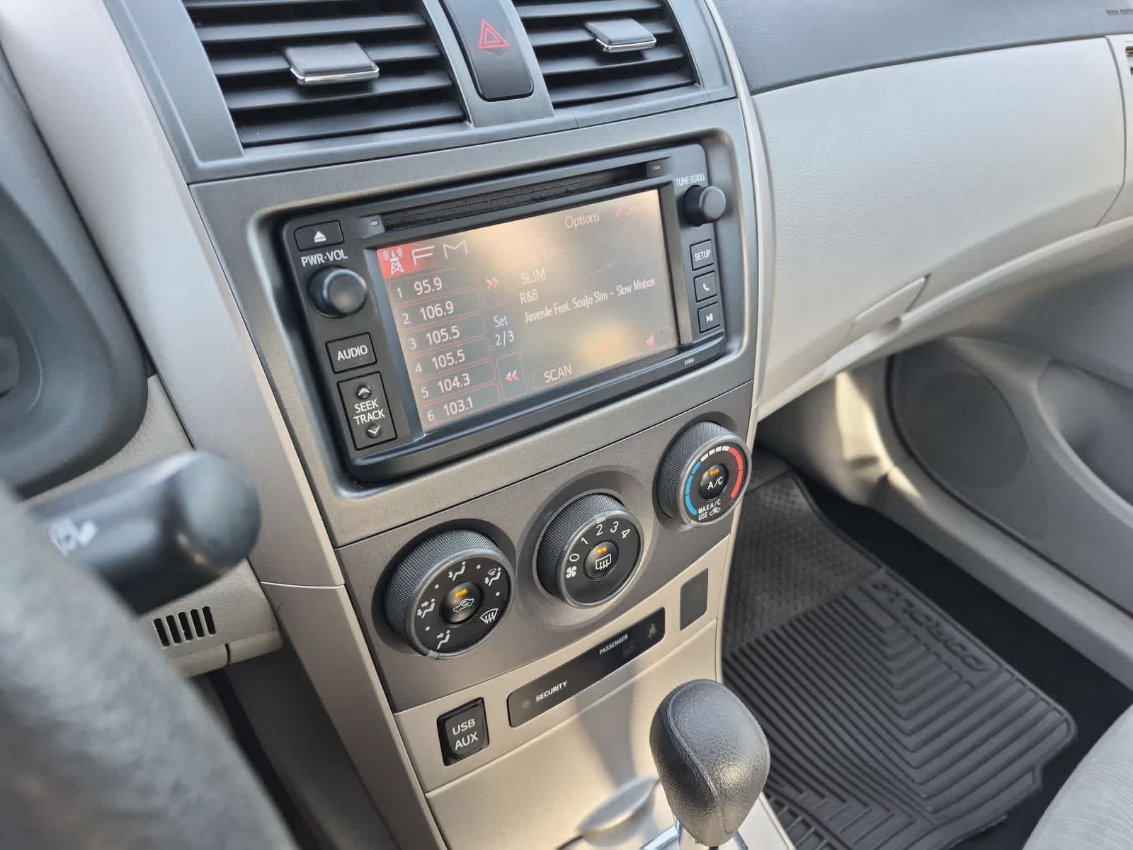 Used 2013 Toyota Corolla LE FWD image 26