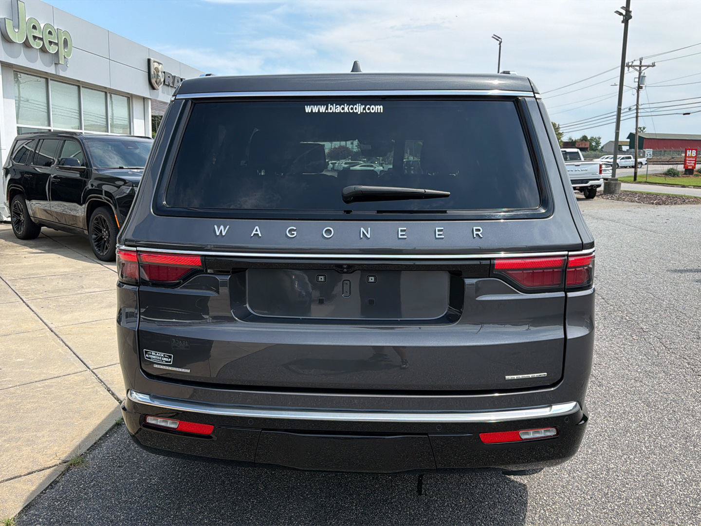 Used 2023 Jeep Wagoneer Series III w/ Preferred Equipment Group AWD/4WD image 11