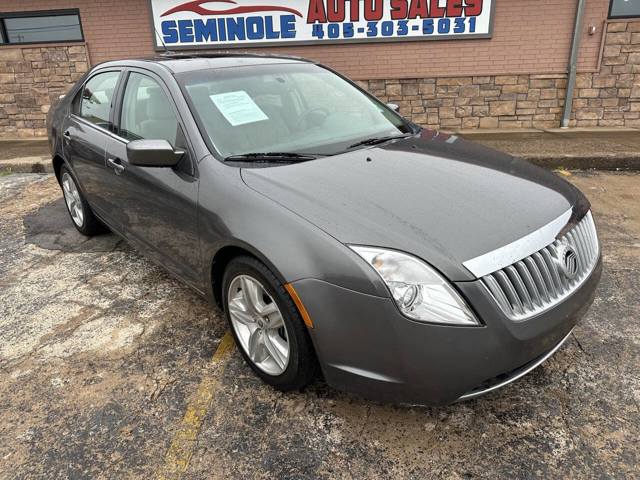 Used 2010 Mercury Milan image 3