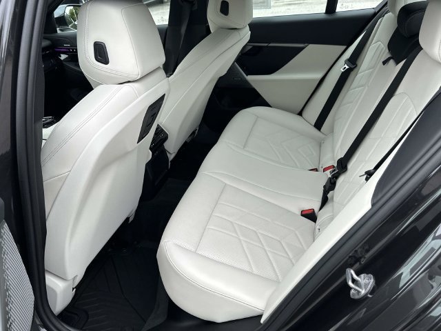 Certified 2024 BMW 530i xDrive w/ Premium Package AWD/4WD image 18