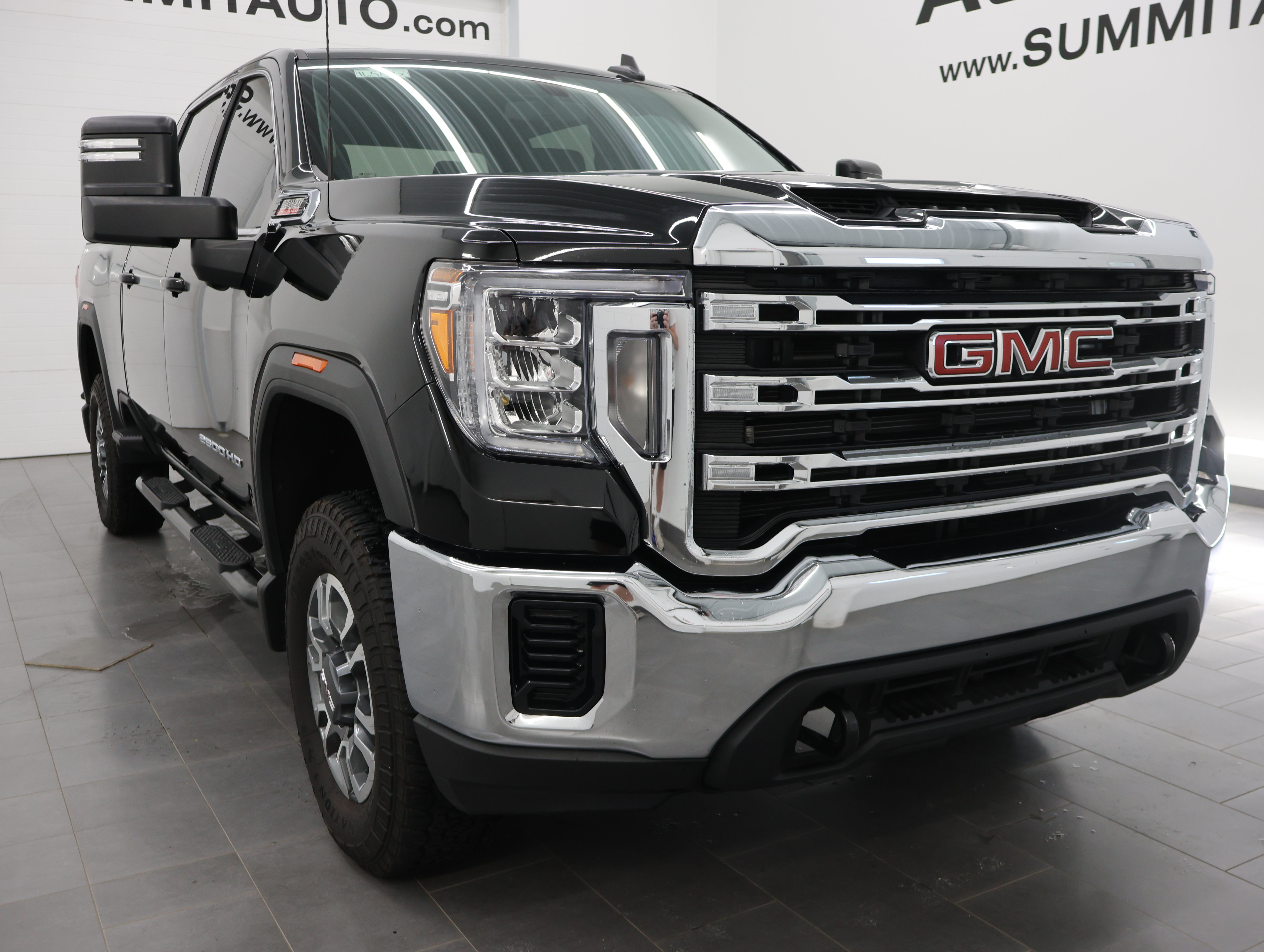 Used 2023 GMC Sierra 2500 SLE AWD/4WD image 2
