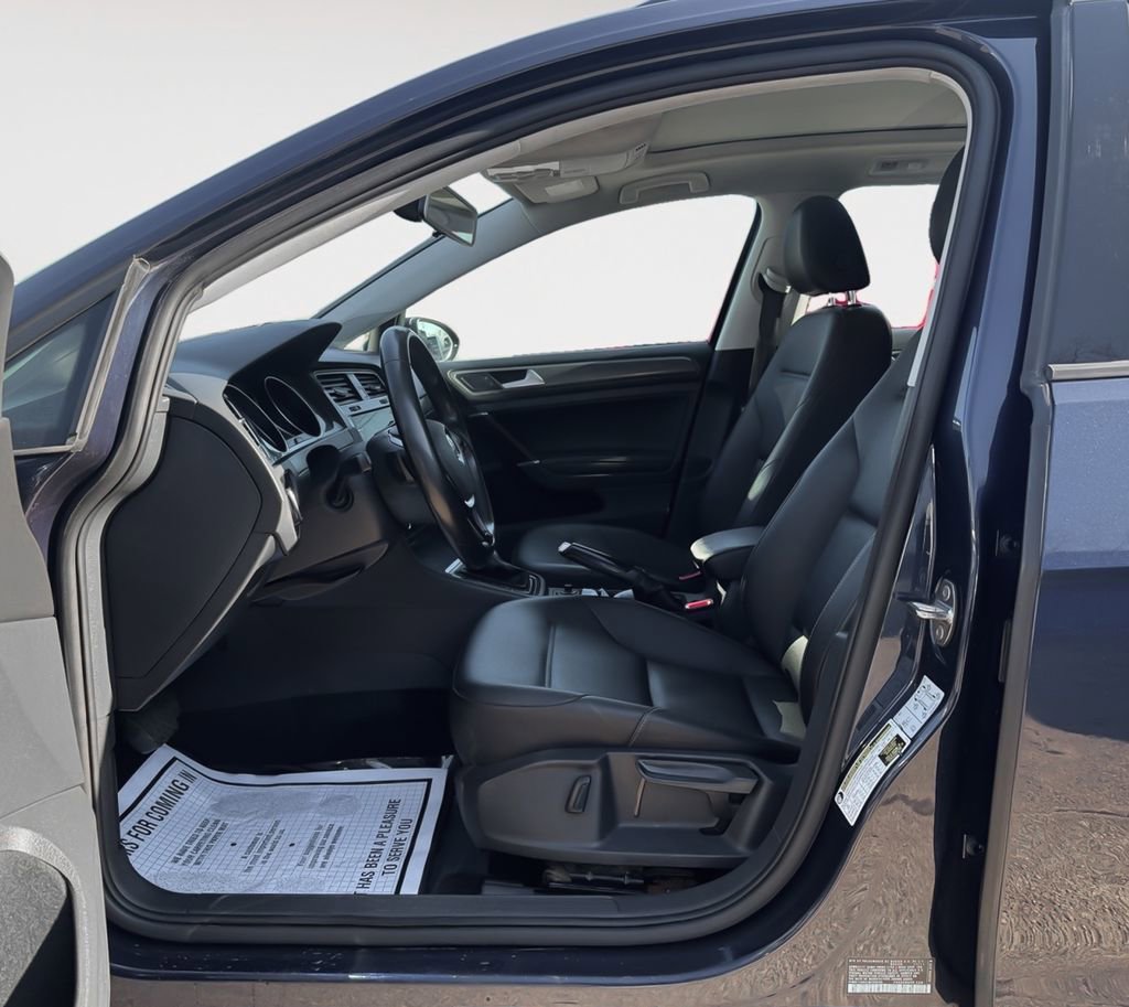Used 2018 Volkswagen Golf SE image 12