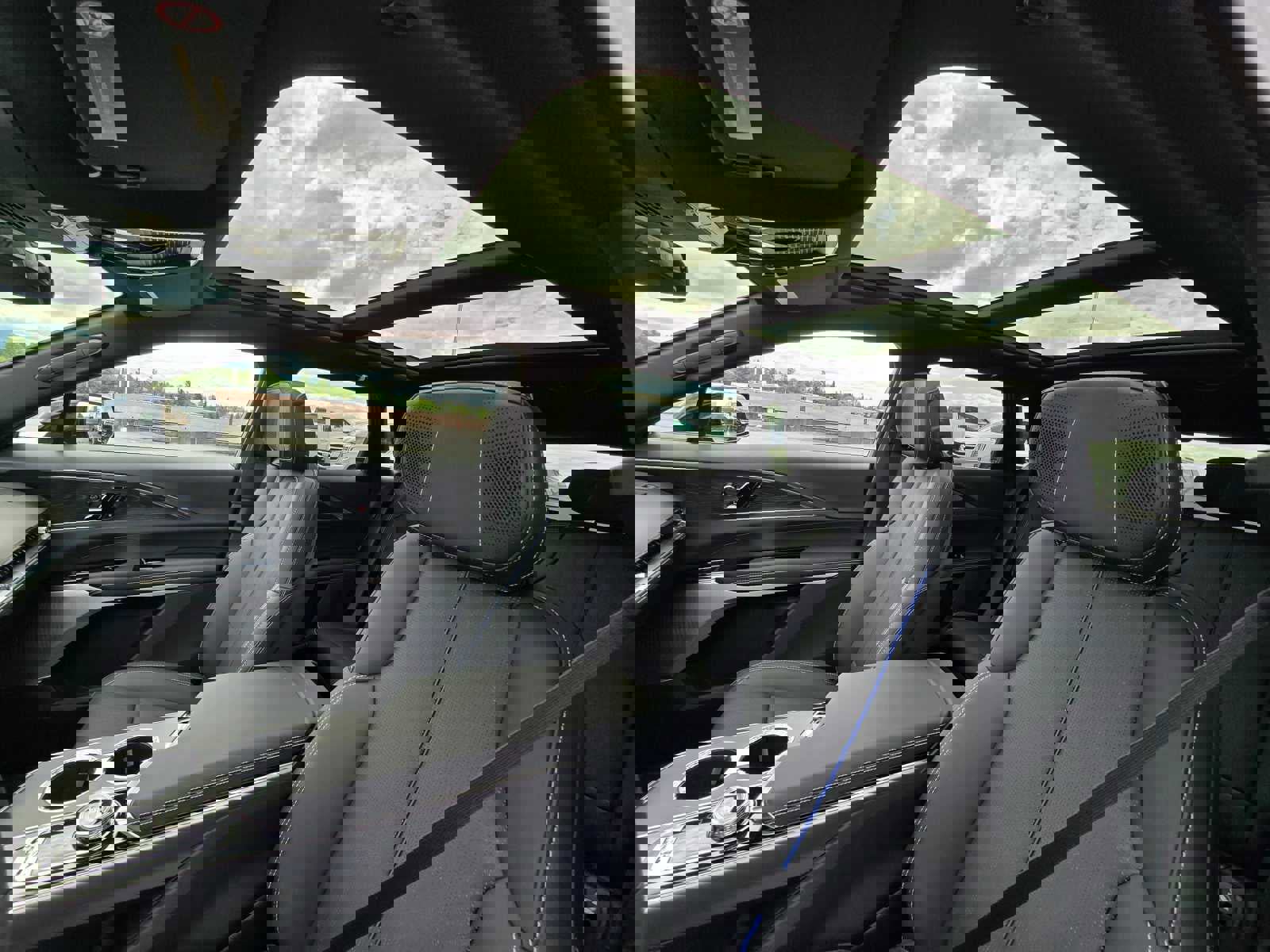 New 2024 Cadillac Lyriq Sport RWD image 26