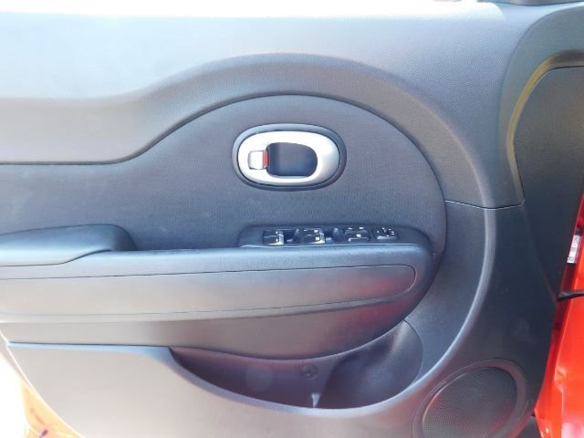Used 2019 Kia Soul + image 10