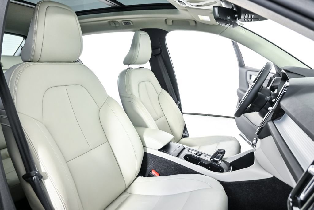 Used 2019 Volvo XC40 T5 Momentum image 22