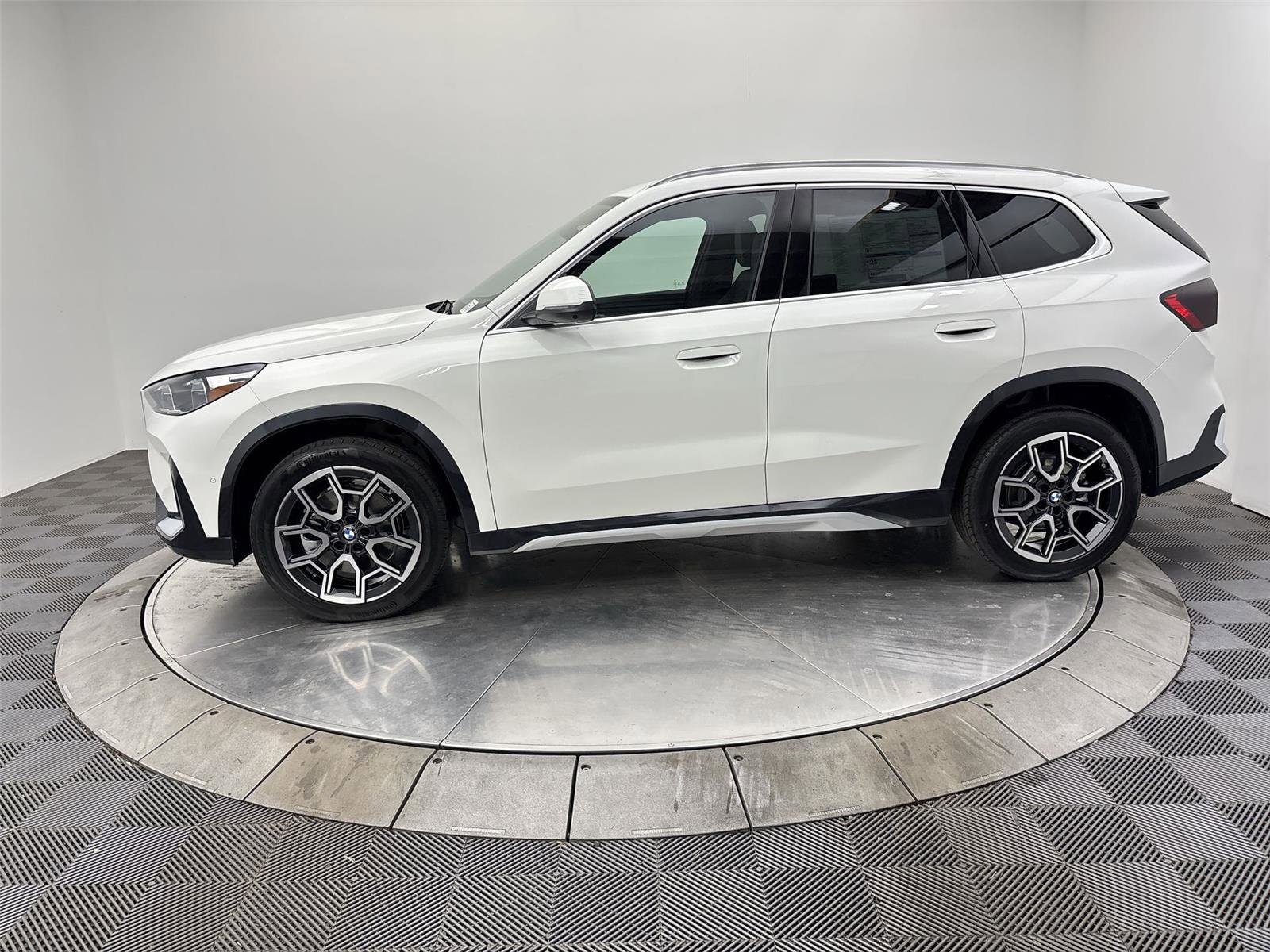 New 2026 BMW X1 xDrive28i w/ Technology Package AWD/4WD image 16