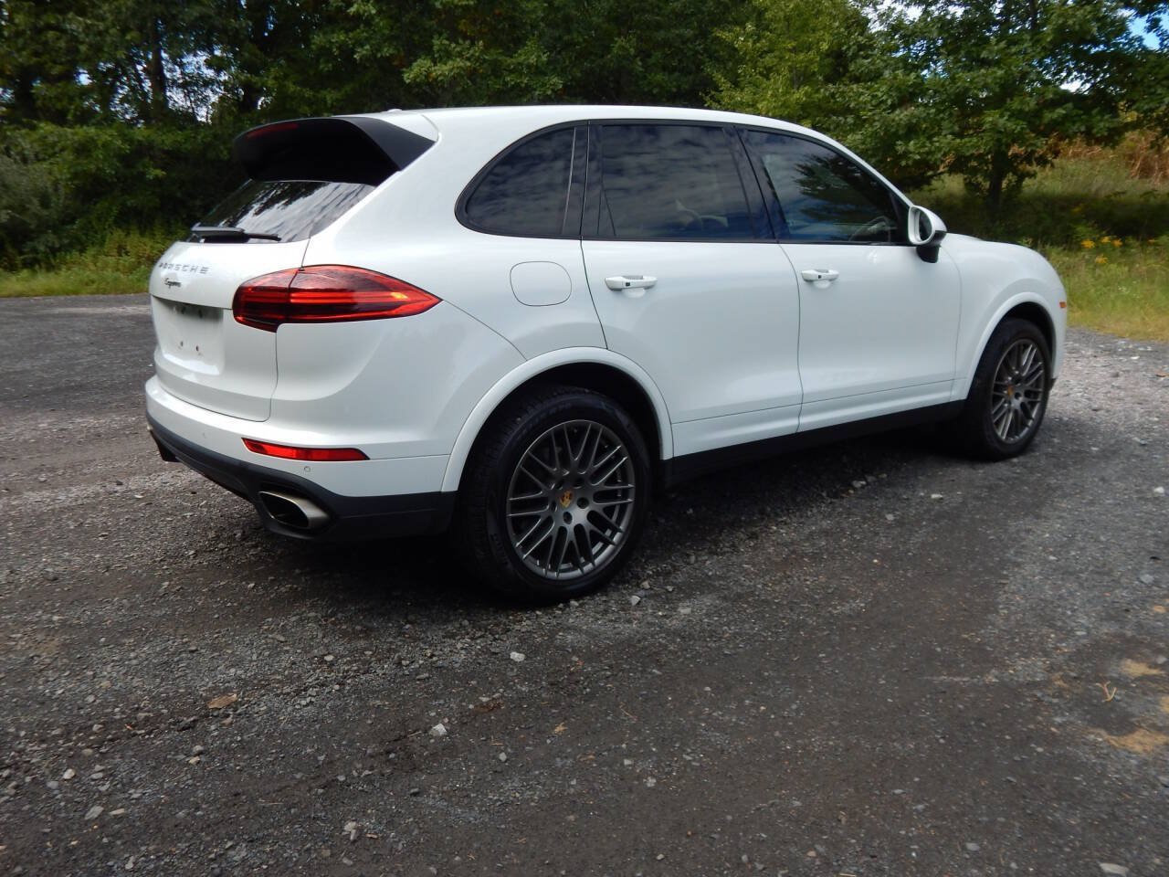 Used 2017 Porsche Cayenne AWD/4WD image 4