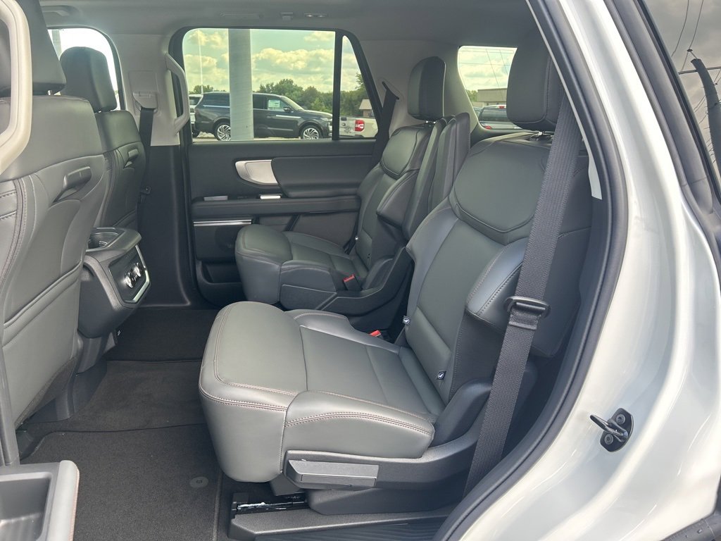 New 2025 Ford Expedition Active image 13