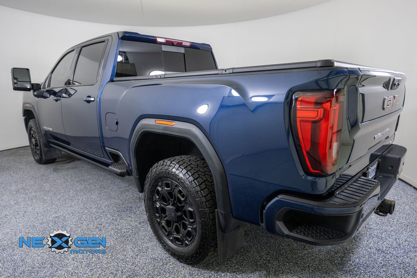 Used 2023 GMC Sierra 2500 AT4 w/ AT4 Preferred Package AWD/4WD image 5