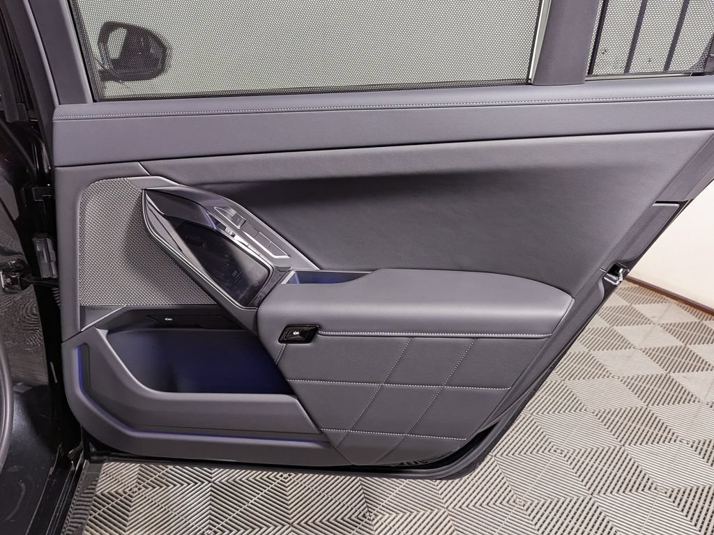 Used 2026 BMW i7 xDrive60 AWD/4WD image 48