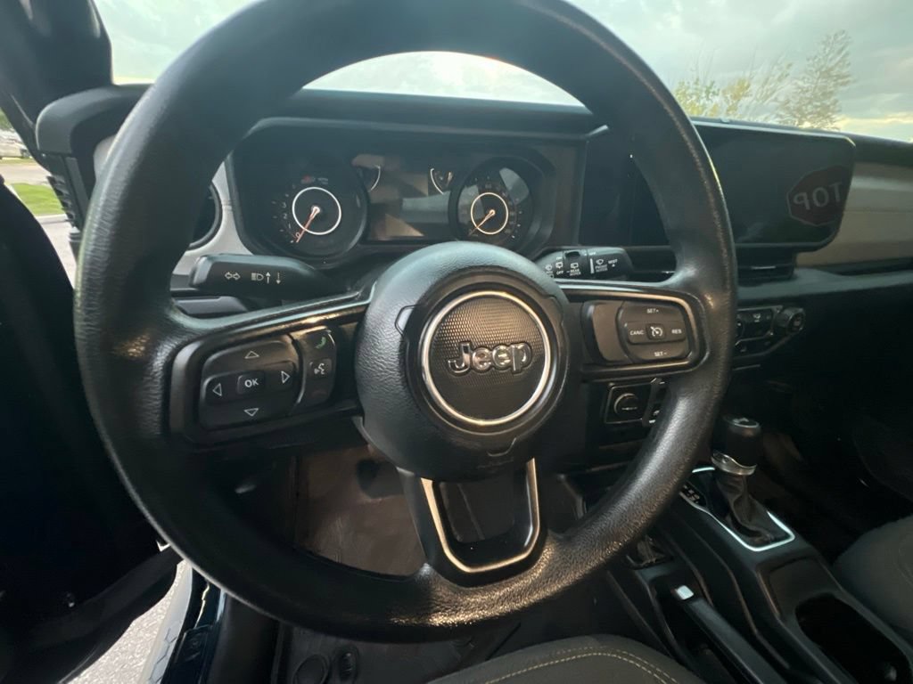 Used 2025 Jeep Wrangler Sport AWD/4WD image 32