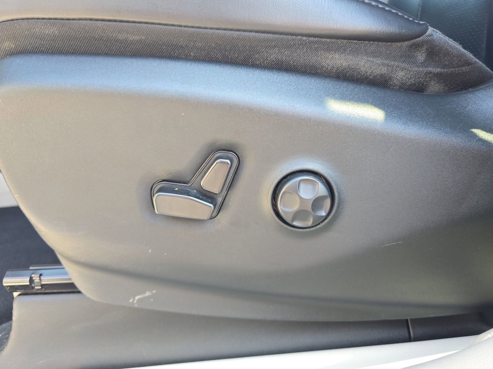 Used 2023 Chrysler Pacifica Touring-L image 17