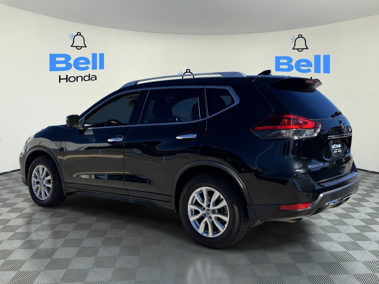 Used 2020 Nissan Rogue SV FWD image 3