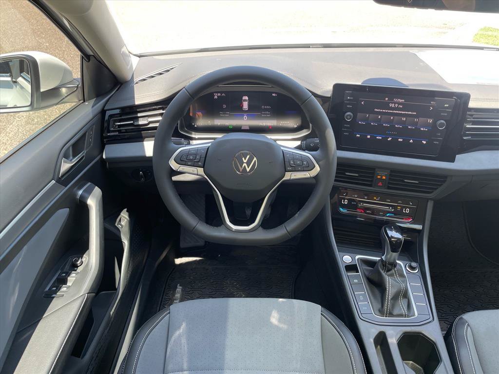 New 2026 Volkswagen Jetta SE FWD image 3