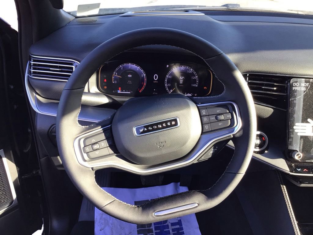 Used 2025 Jeep Wagoneer L Series III w/ Premium Group I AWD/4WD image 13