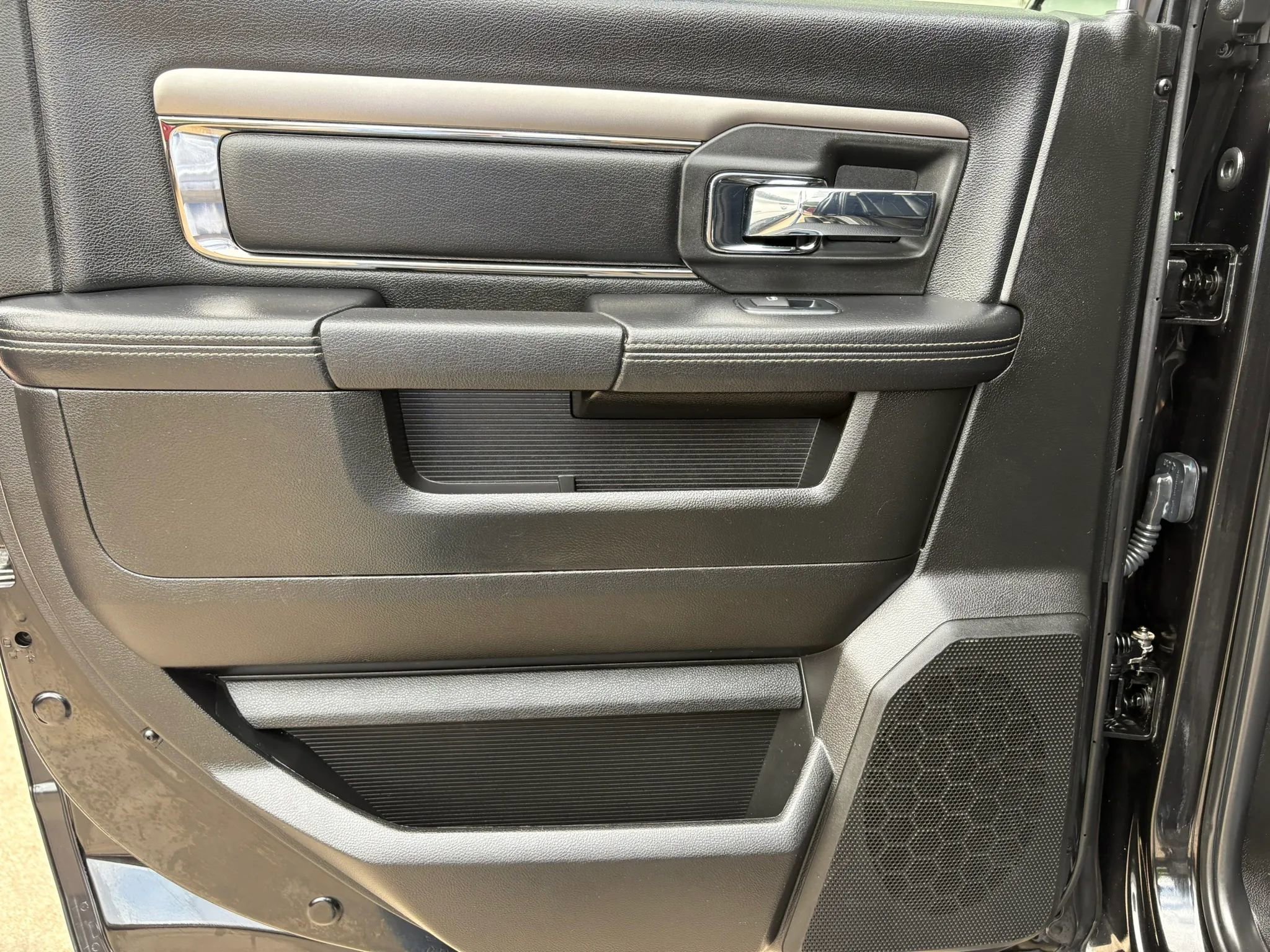 Used 2018 RAM 2500 Laramie w/ Sport Appearance Group AWD/4WD image 15