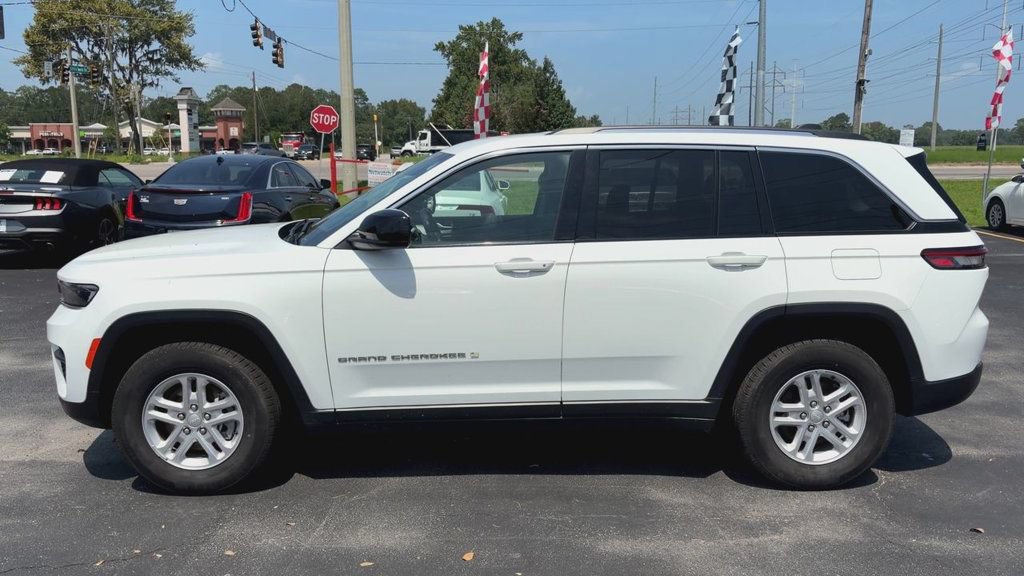 Used 2023 Jeep Grand Cherokee Laredo RWD image 5