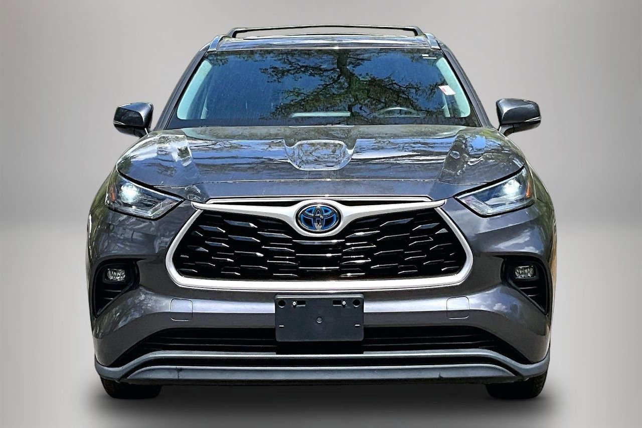 Used 2021 Toyota Highlander XLE AWD/4WD image 3