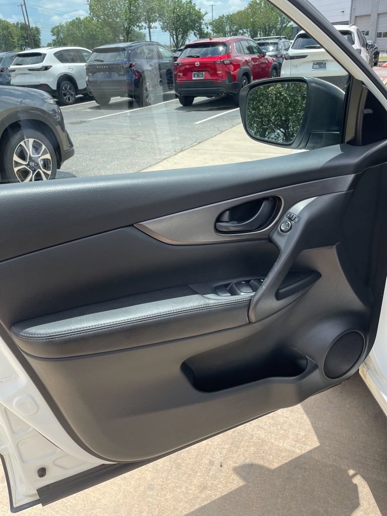 Used 2019 Nissan Rogue Sport S AWD/4WD image 19