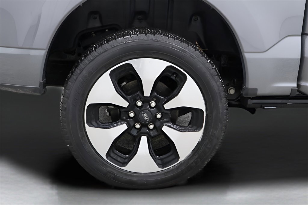 Used 2024 Ford F150 Lightning Platinum image 34