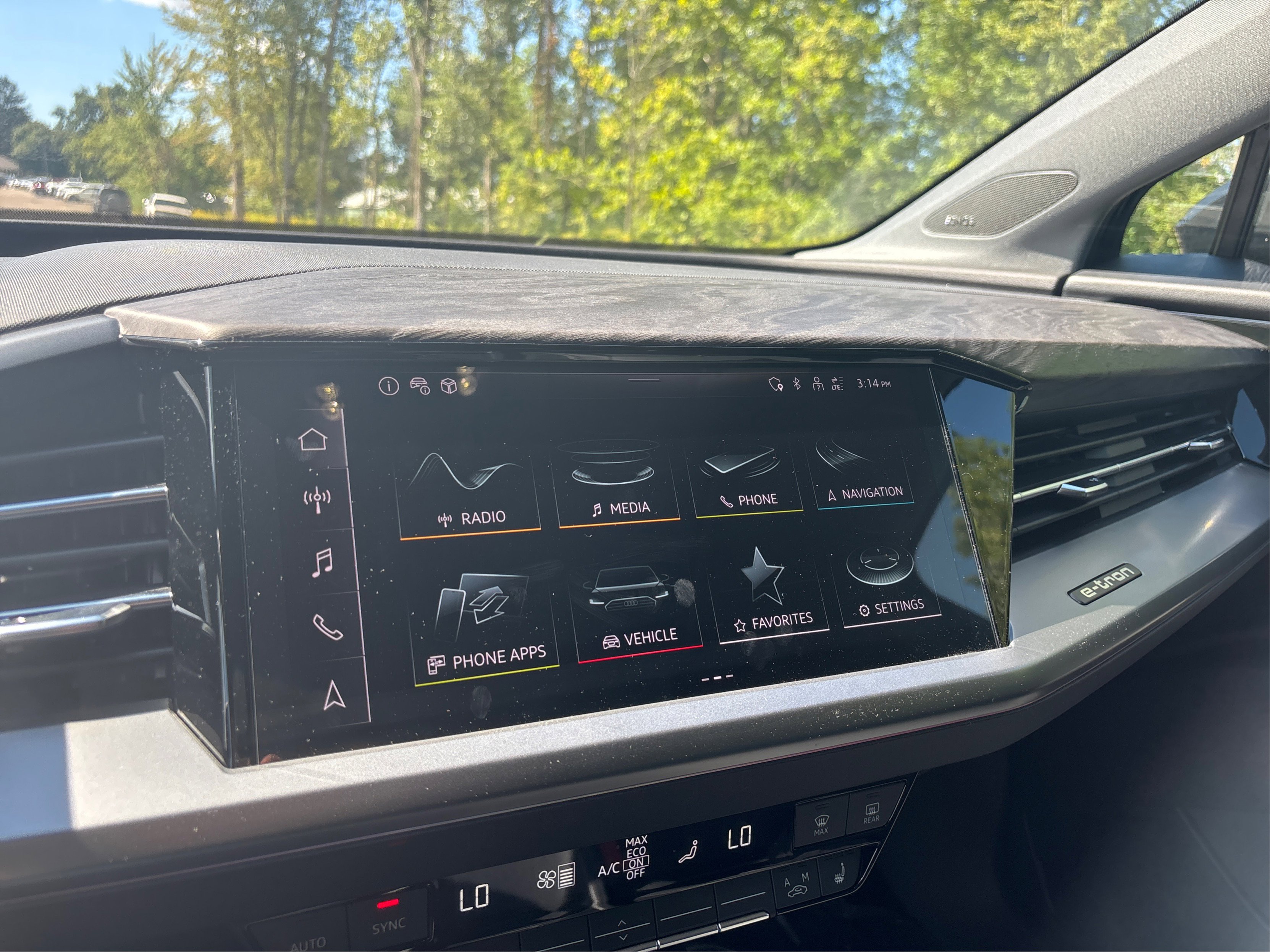 Used 2025 Audi Q4 e-tron Premium Plus image 45