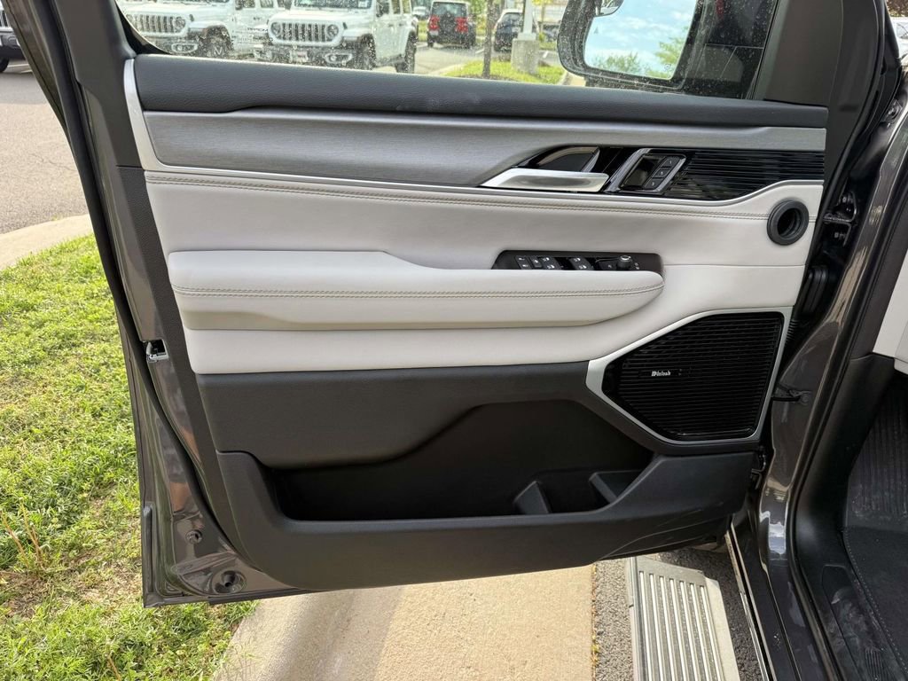 New 2026 Jeep Grand Wagoneer L Limited AWD/4WD image 31