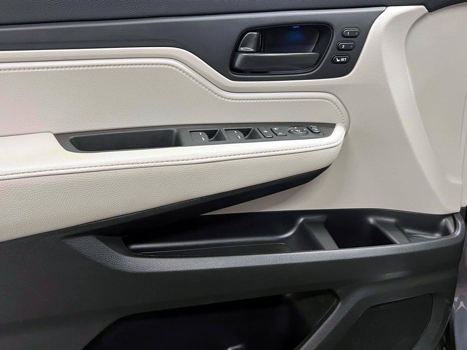 Used 2025 Honda Odyssey EX-L image 17