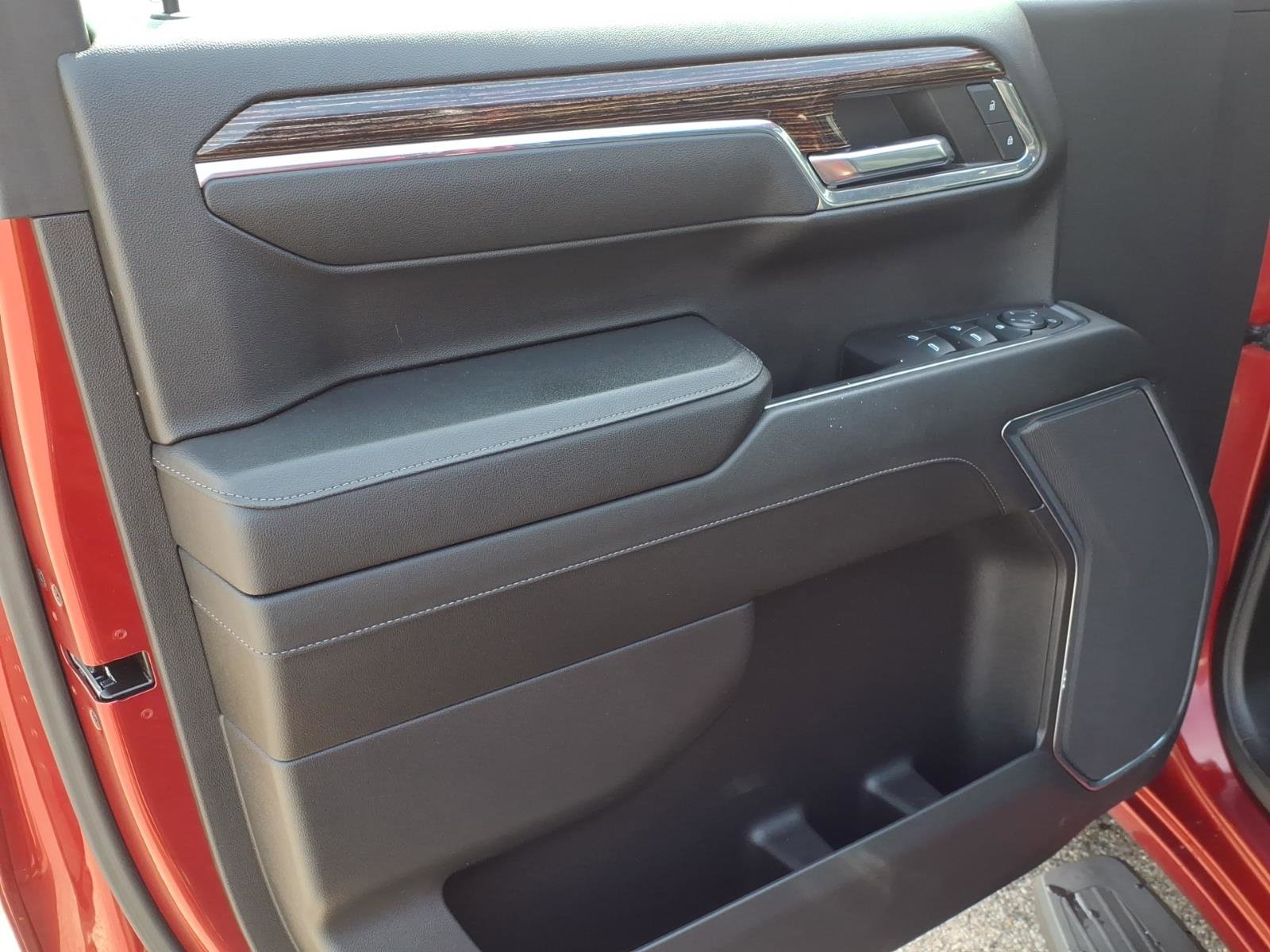 Certified 2024 GMC Sierra 1500 Elevation w/ LPO, Elevation Black Package image 7