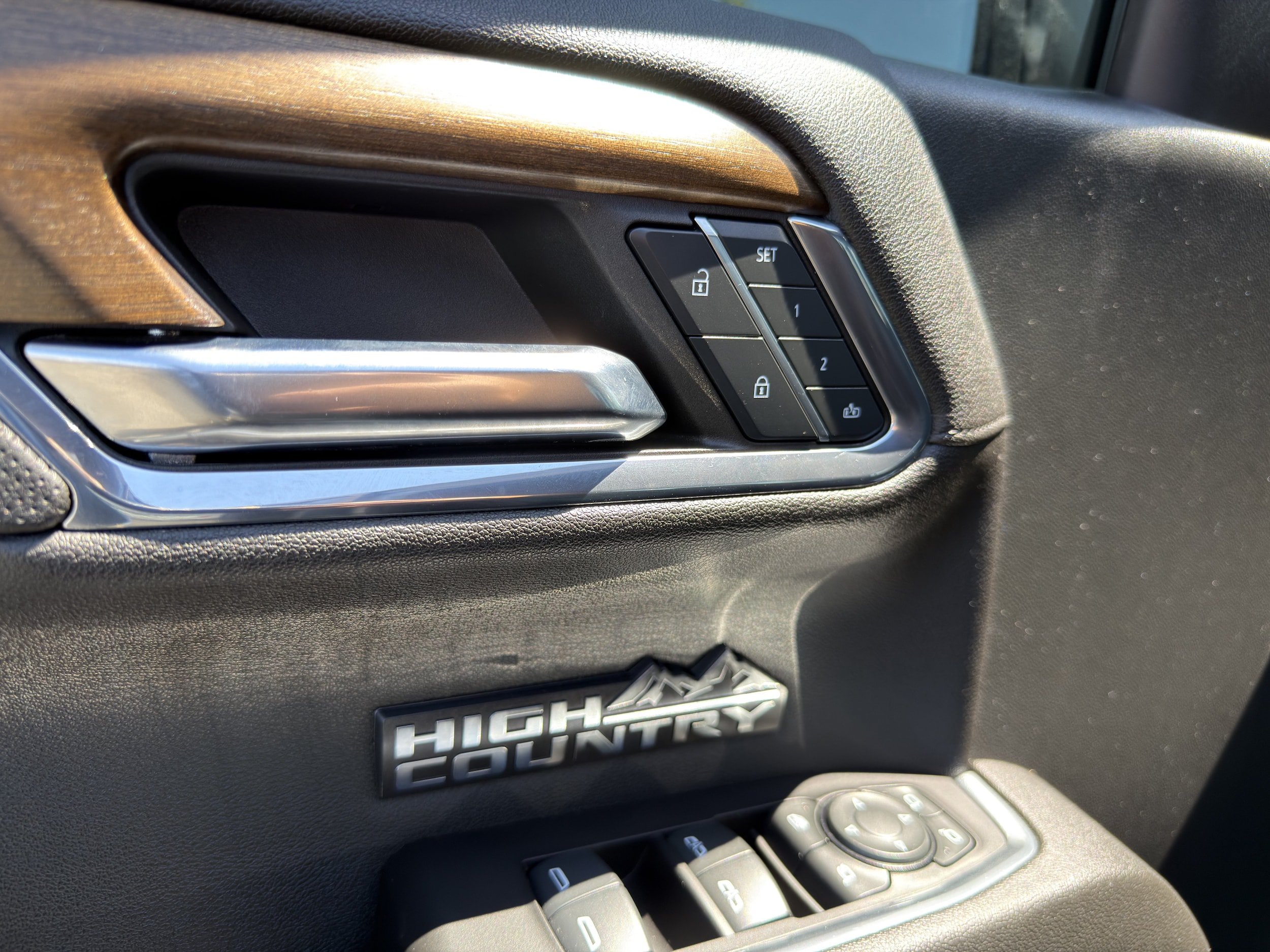 Used 2024 Chevrolet Silverado 1500 High Country w/ High Country Premium Package AWD/4WD image 30
