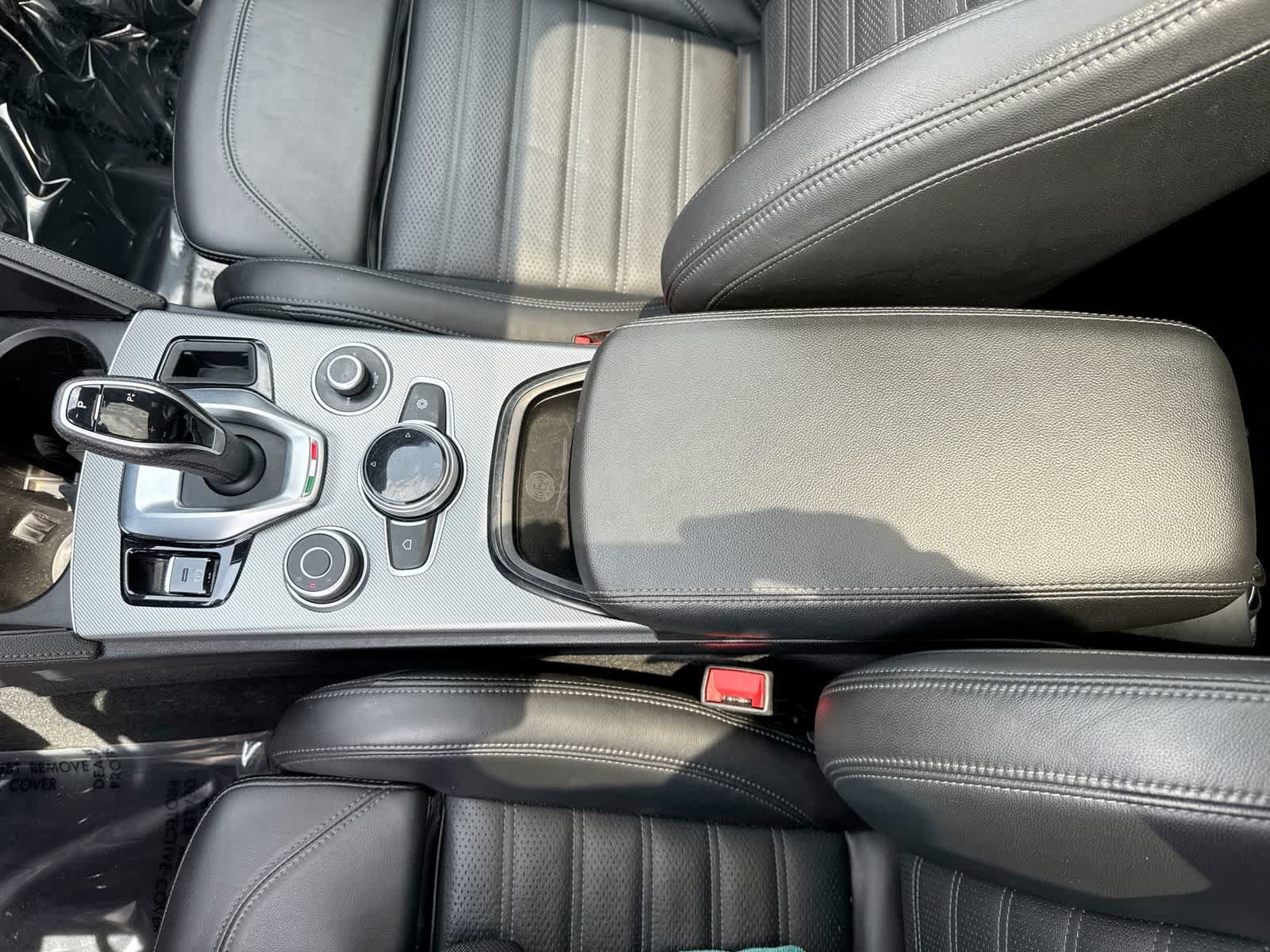 Used 2024 Alfa Romeo Stelvio Veloce AWD/4WD image 34