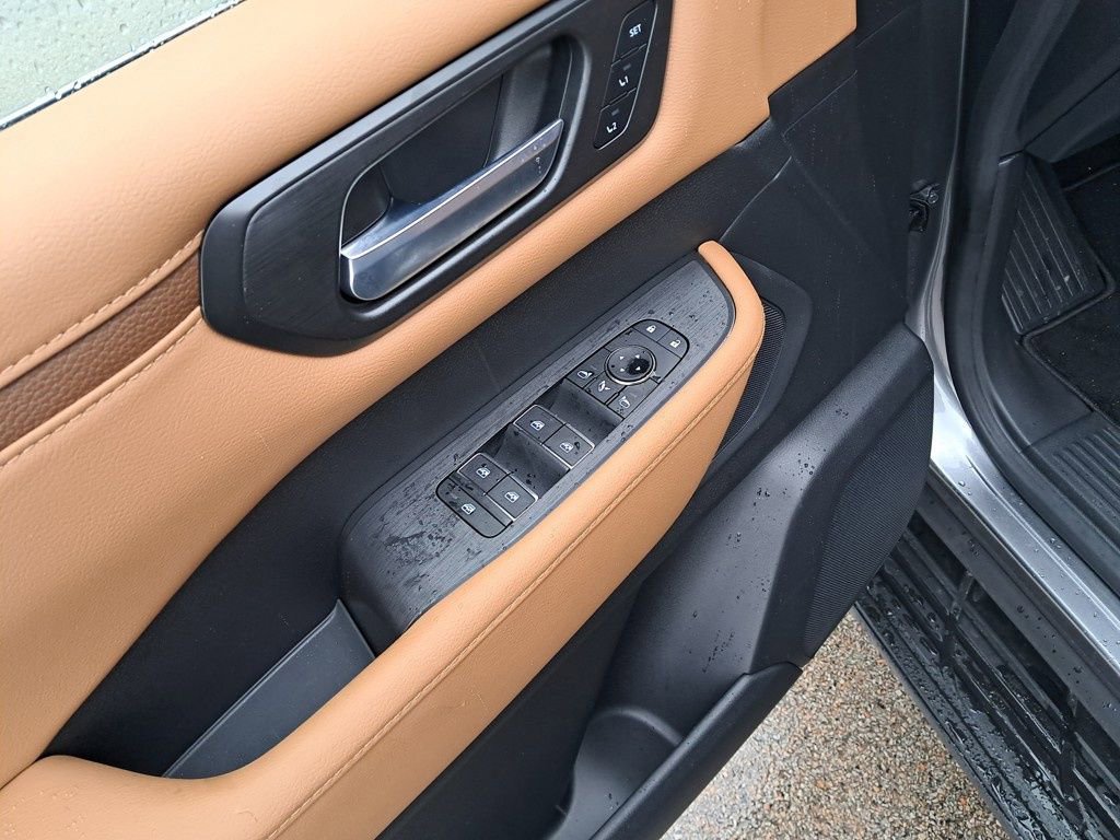 New 2025 Nissan Armada SL w/ Captain's Chari Seat Package image 12