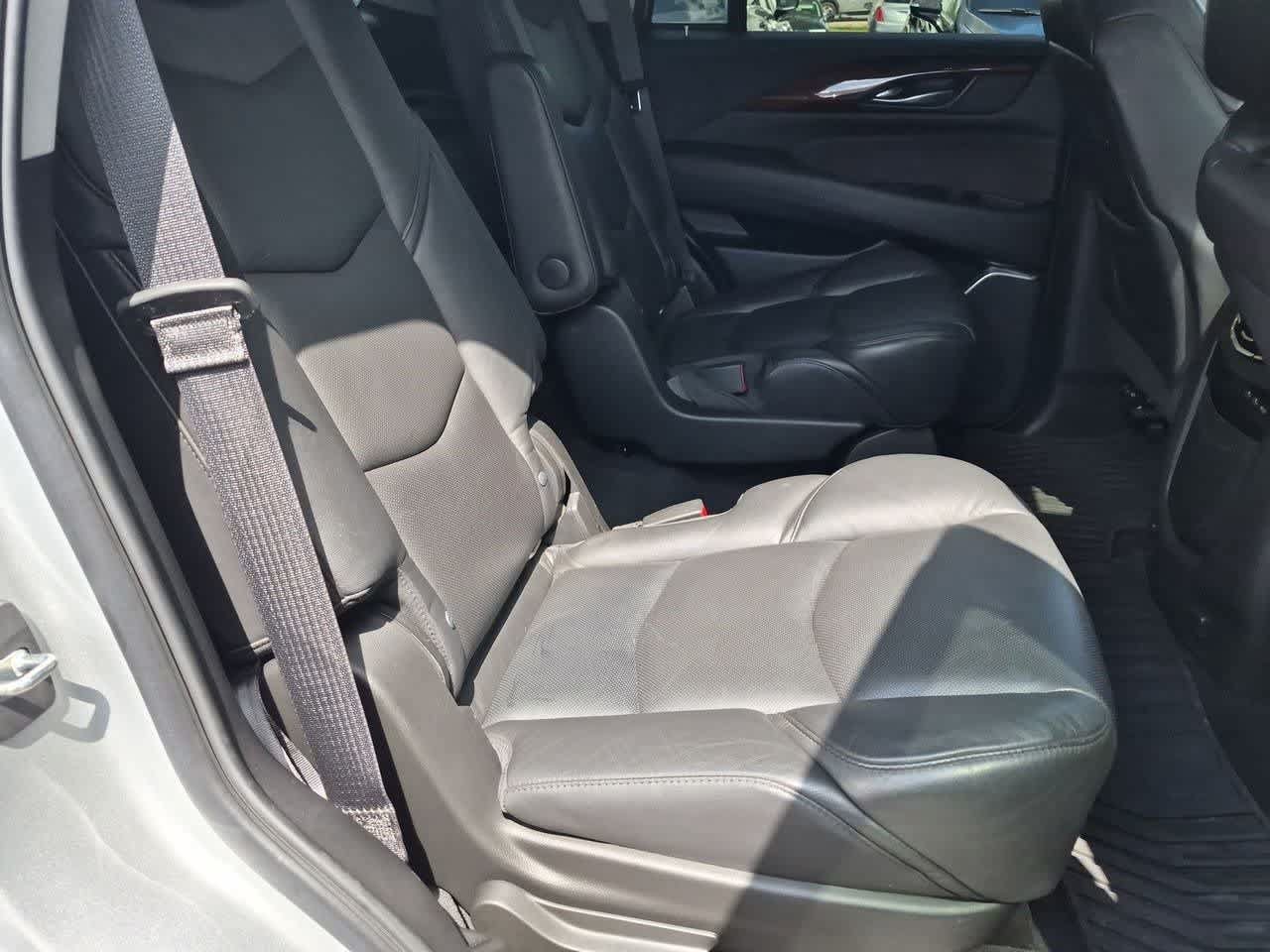 Used 2019 Cadillac Escalade Premium Luxury w/ LPO, Radiant Package AWD/4WD image 21