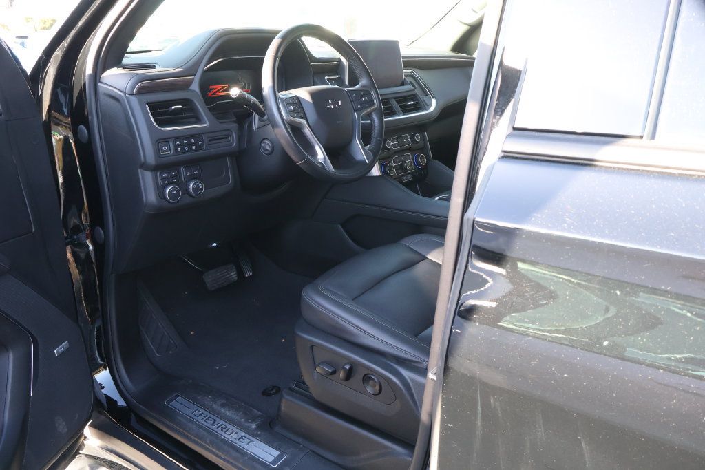 Used 2022 Chevrolet Tahoe Z71 w/ Luxury Package AWD/4WD image 11