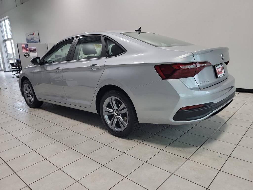 Used 2023 Volkswagen Jetta SE w/ Panoramic Sunroof Package FWD image 9